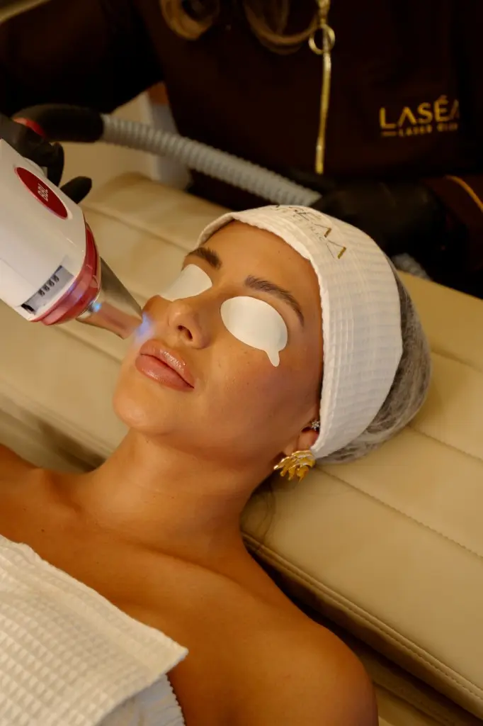 Protocolo Laséaa Diamond con luz BBL en Laser Clinic Cumbayá
